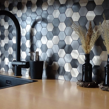 Selbstklebende Mosaik -Wandfliese Hexagon – Schwarzer Stahl – 29,4x31x0,4cm