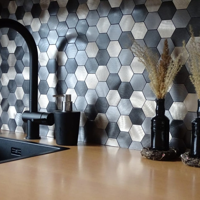 Selbstklebende Mosaik -Wandfliese Hexagon – Schwarzer Stahl – 29,4x31x0,4cm