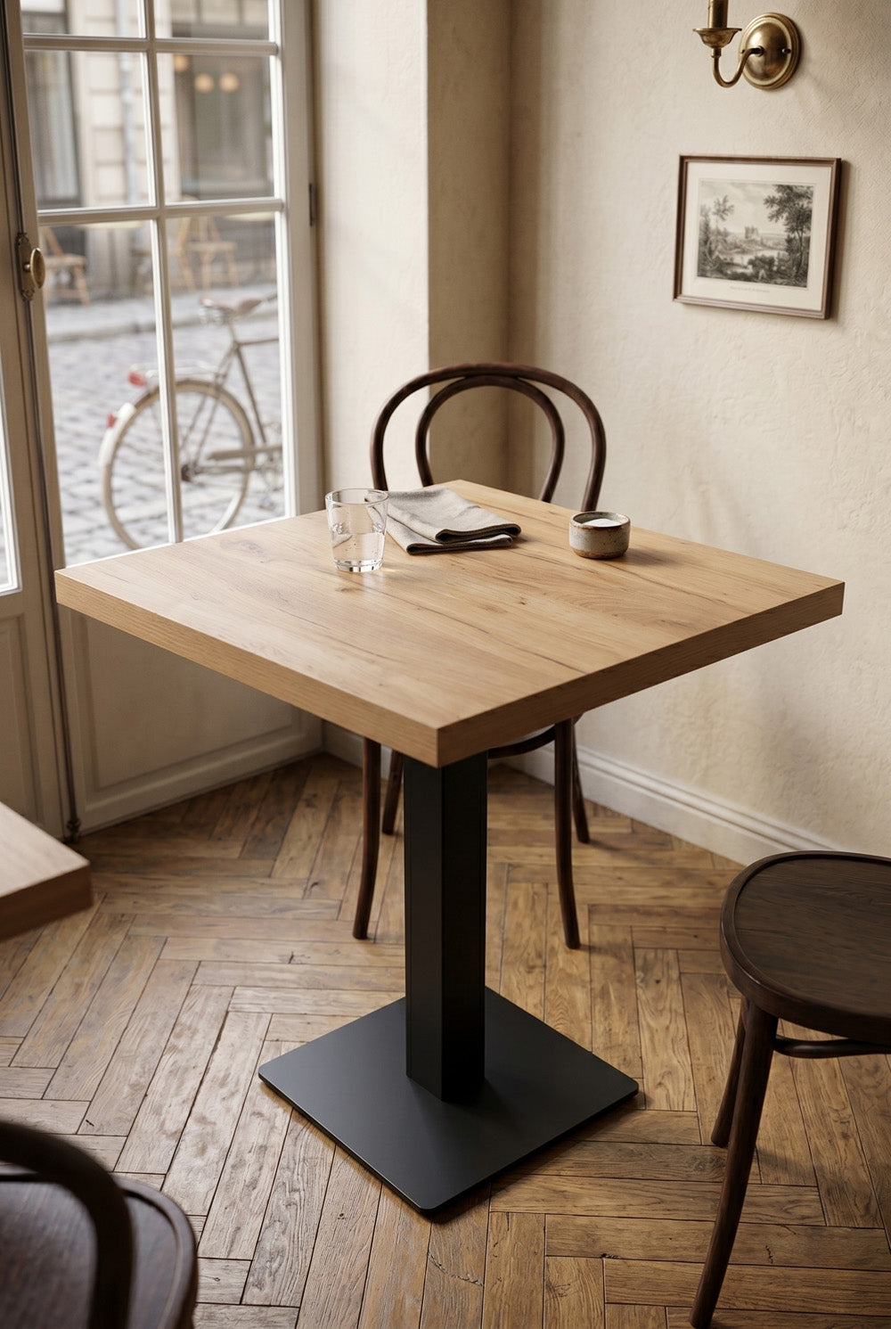 Dolfijn horecatafel - lichtbruine houtlook - 70 x 70 cm