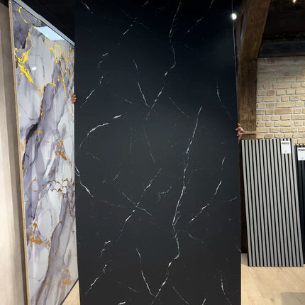 Mystisches Schwarz Matt– SPC Wandpaneel in Marmoroptik
120 × 260 × 0,3 cm